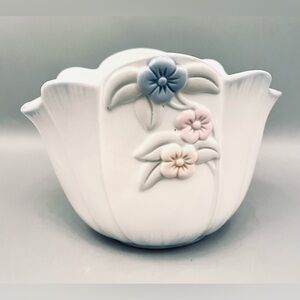 Vintage Flower Petal Planter 5x7x5” Ceramic Pot Vase White Pastels FTD 1992